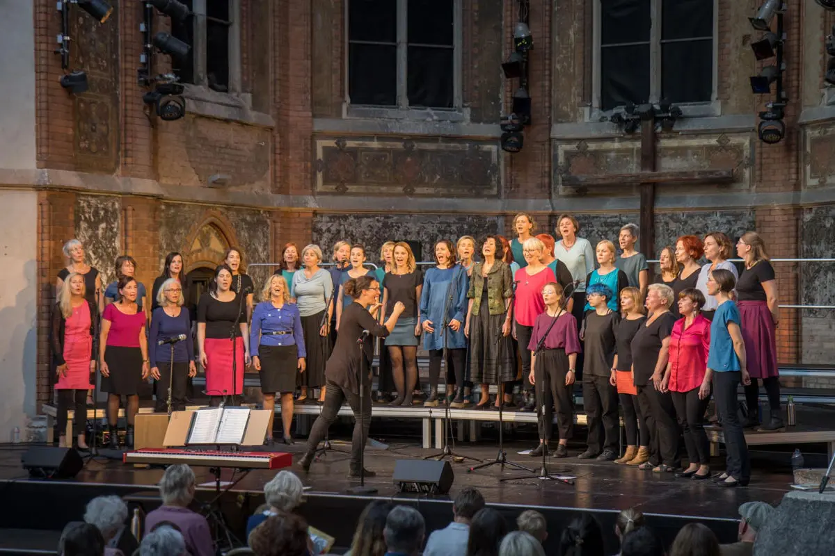 Chorkonzerte - Chor - Chorallen beim Auftritt | Foto: Götz Pockrandt